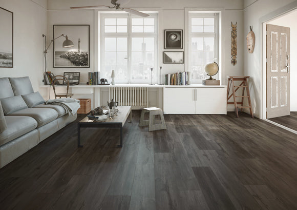 Laminato Idrofugo Uberwood Classen – Rustik Black 9 × 192 × 1285 mm · AC5 / Classe 33 · Resistente all’acqua 168 ore · Materassino XPS integrato