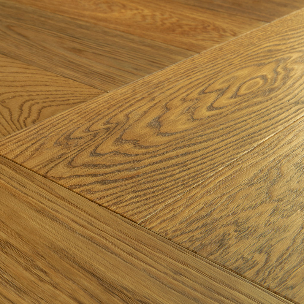 Quick-Step Parquet Prefinito Disegno – Rovere puro chiaro extra opaco  DIS5115S | 13,5x580×145 mm Pattern a spina di pesce 90°