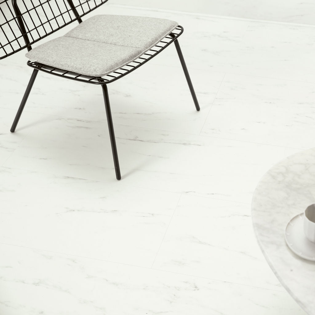 Pavimento Vinilico in SPC Quick-Step Oro 4+1 | Marmo bianco di Carrara  – SKU AVSTU40136