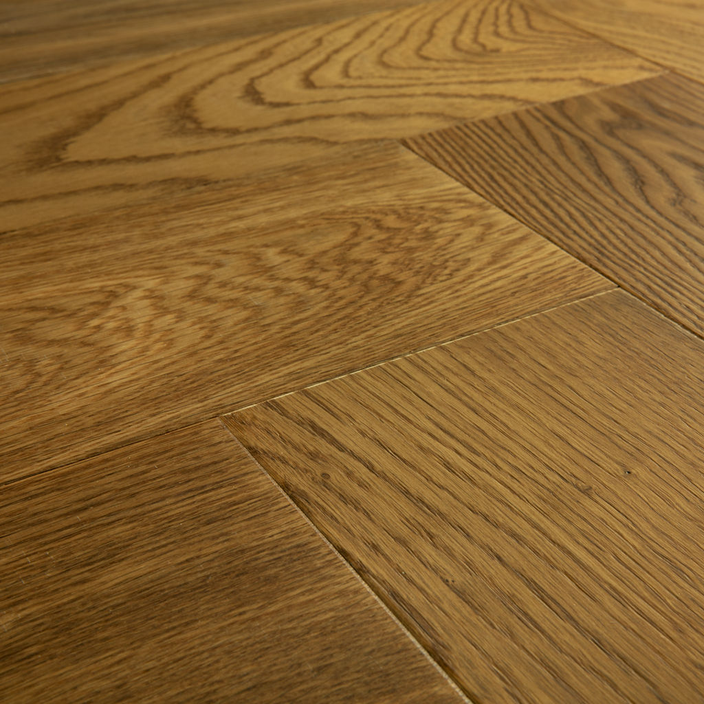 Quick-Step Parquet Prefinito Disegno – Rovere puro chiaro extra opaco  DIS5115S | 13,5x580×145 mm Pattern a spina di pesce 90°