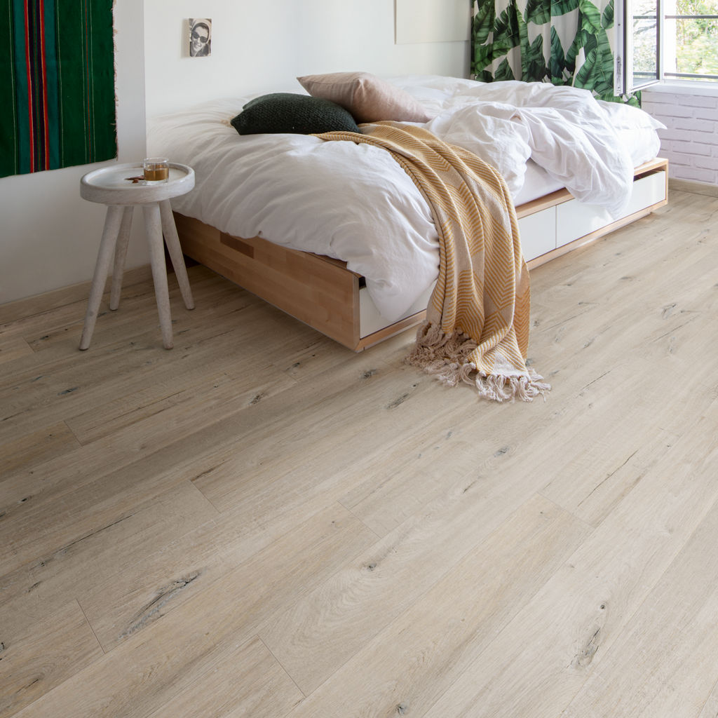 Pavimento Vinilico in SPC Quick-Step Bloom 5+1 | Rovere cotone bianco blush  – SKU AVMPU40200