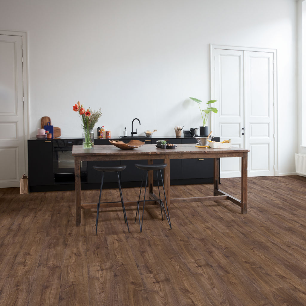 Pavimento Vinilico in SPC Quick-Step Bloom 5+1 | Rovere d'autunno cioccolato – SKU AVMPU40199