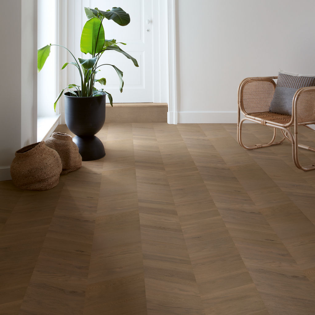 Quick-Step Parquet Prefinito Intenso – Rovere Eclissi Oliato INT3903 | 13x600×310 mm Spina Ungherese Chevron 62,5°